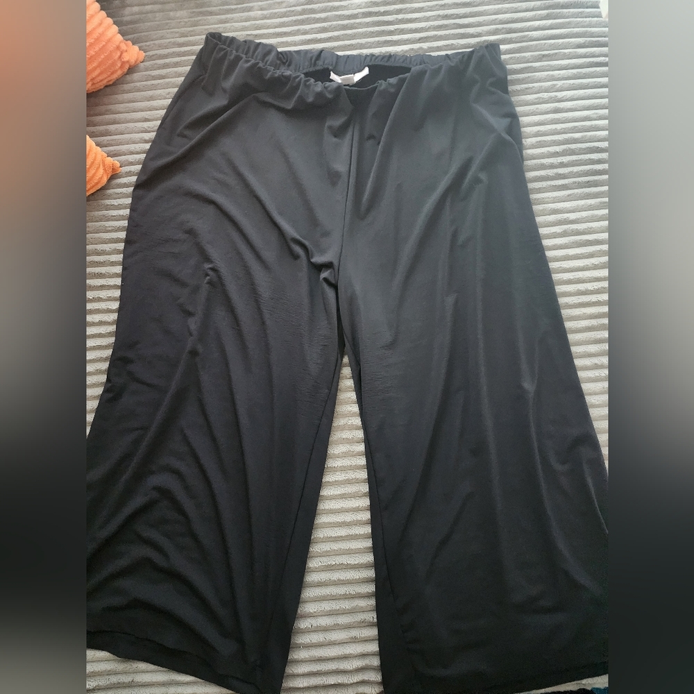 Women within crop pants